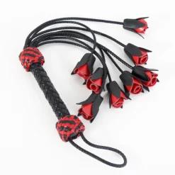 Chicote de Couro com Ponteira de Rosas