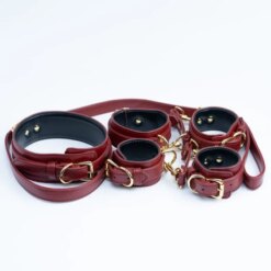 Kit Bondage de Couro Vinho com Coleira, Algemas e Tornozeleiras | Ferragem Dourada