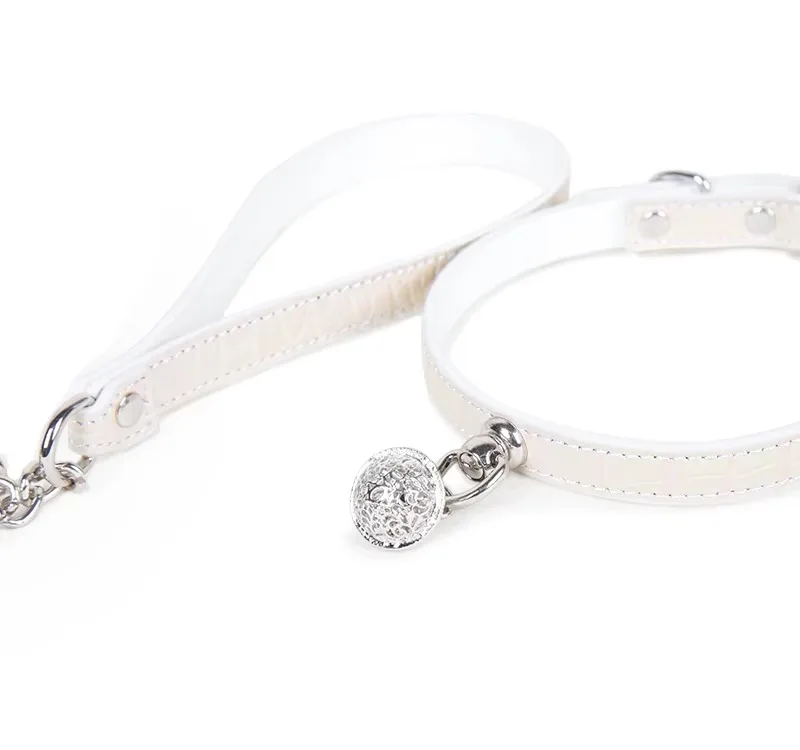 BDSM Collar with Chain Sex Bondage Sexuel Accessory Cowhide Leather Bell Choker for Outdoor Private Intimate Couple Puppy Play