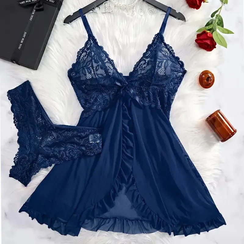 Conjunto de camisola babydoll de tule azul com renda floral e calcinha fio dental