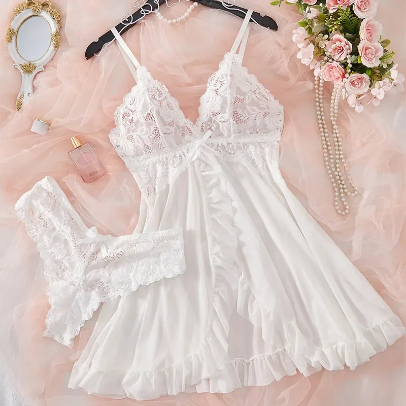 Camisola babydoll branca mostrando a fenda frontal e a barra franzida da saia