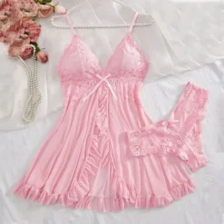 Conjunto de camisola babydoll de tule rosa e calcinha fio dental de renda