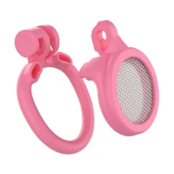 Detalhe do cinto de castidade masculino micro na cor rosa com cadeado dourado