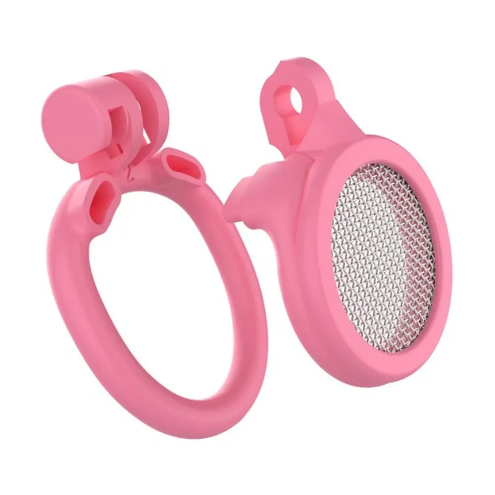 Detalhe do cinto de castidade masculino micro na cor rosa com cadeado dourado