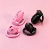 Cintos de castidade com letra SLUT vazada nas cores preto e rosa