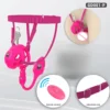 Cinto de castidade masculino montado com plug vibratório e controle sem fio de intensidade