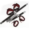 Kit completo da barra de contenção dupla, com as quatro algemas de couro e as duas barras de madeira