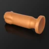 Detalhe da base larga com ventosa do dildo anal de silicone