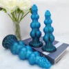 Detalhe da base em ventosa esculpida como pata do dildo canino