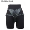Harness para pegging standard preto com O-ring prateado vestido em manequim