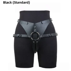 Harness para pegging standard preto com O-ring prateado vestido em manequim