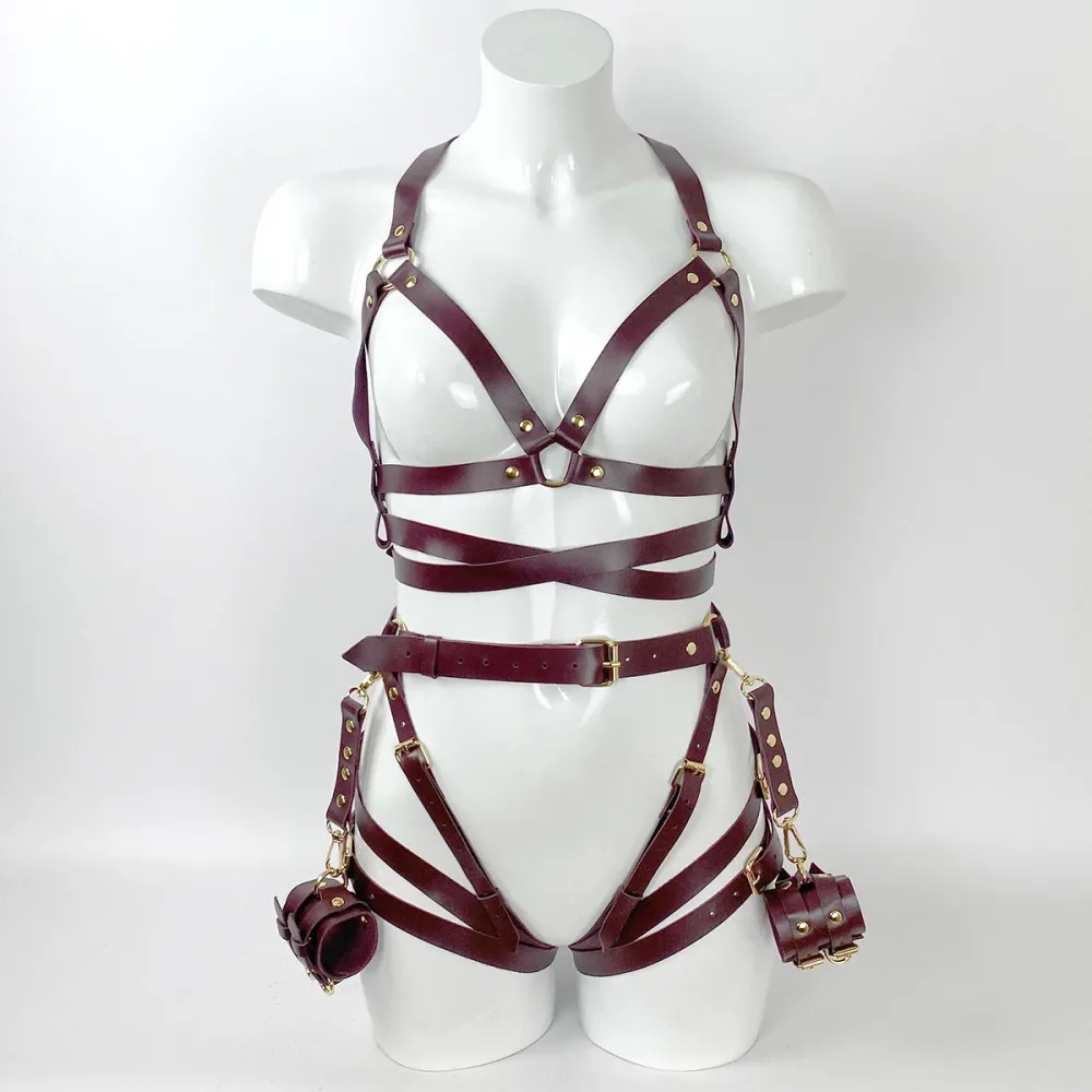 Harness Soberana completo em manequim, peça de busto e quadril com algemas