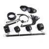 Kit de bondage completo preto com barra separadora, algemas, coleira, mordaça, máscara e chicote
