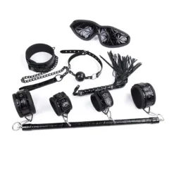 Kit de bondage completo preto com barra separadora, algemas, coleira, mordaça, máscara e chicote