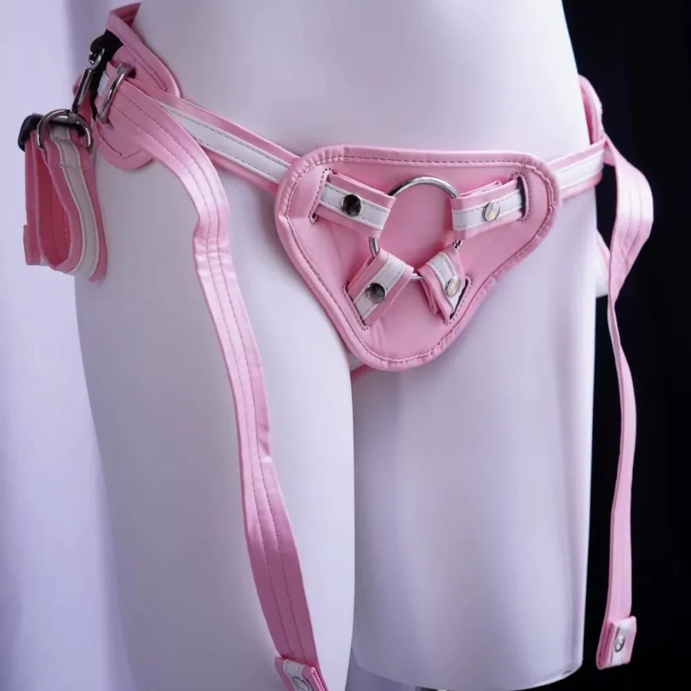 Strapon harness Imperatriz rosa de lado mostrando as tiras de perna