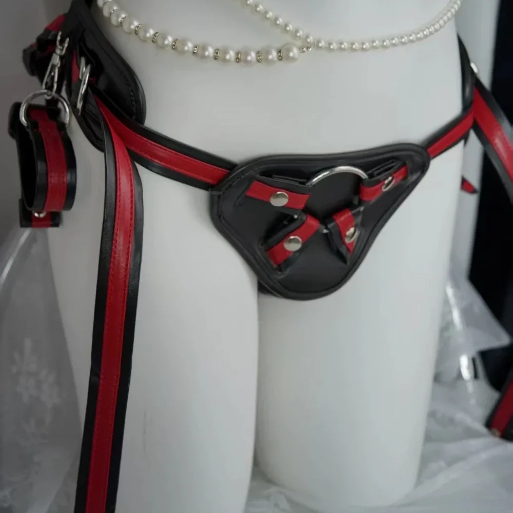 Strapon harness Imperatriz preto com vermelho vista de frente