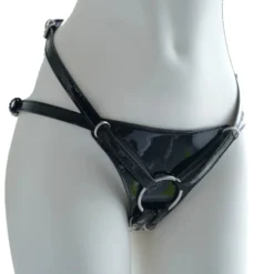 Strapon harness Noir de verniz vista de frente com O-ring